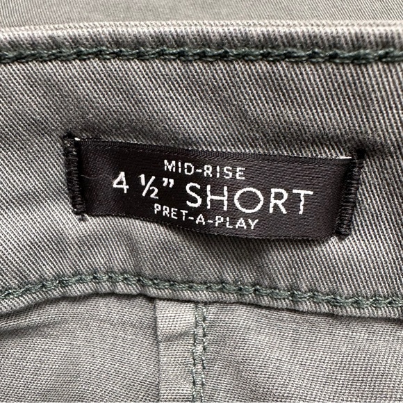 WHBM Pret-A-Play Utility Shorts Size 12 Mid-Rise 4.5” Short Inseam Olive Green - Picture 3 of 8